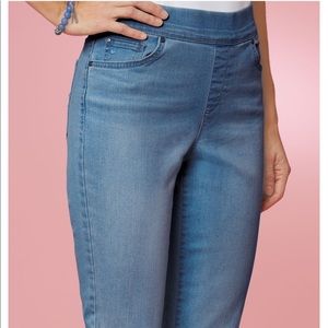 Gloria Vanderbilt Avery Pull On Jeans 